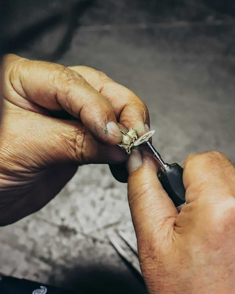 Develop the design. We shape the direction with you, considering the metal, stones, proportions and how the piece will be worn.